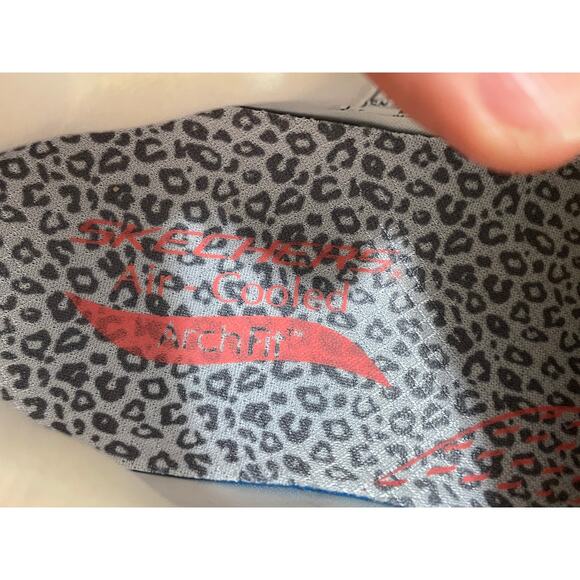 Skechers Women's 10 White Arch Fit‎ Air Cooled Modern Rhythm Slip On Sneaker - Picture 6 of 9